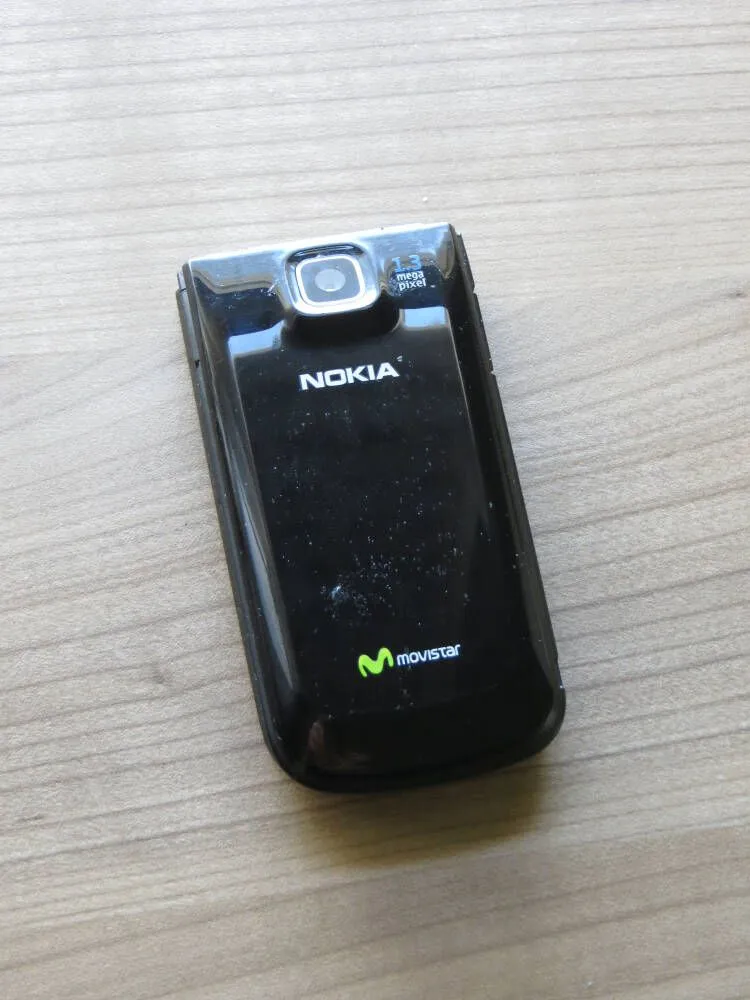 Parte trasera Nokia 2720