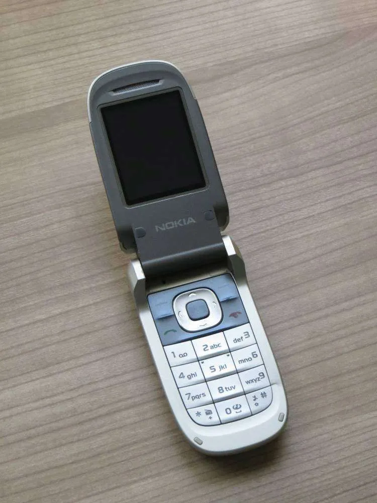 Nokia 2760 abierto