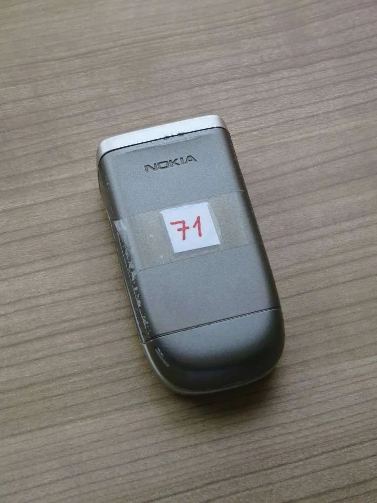 Parte trasera Nokia 2760