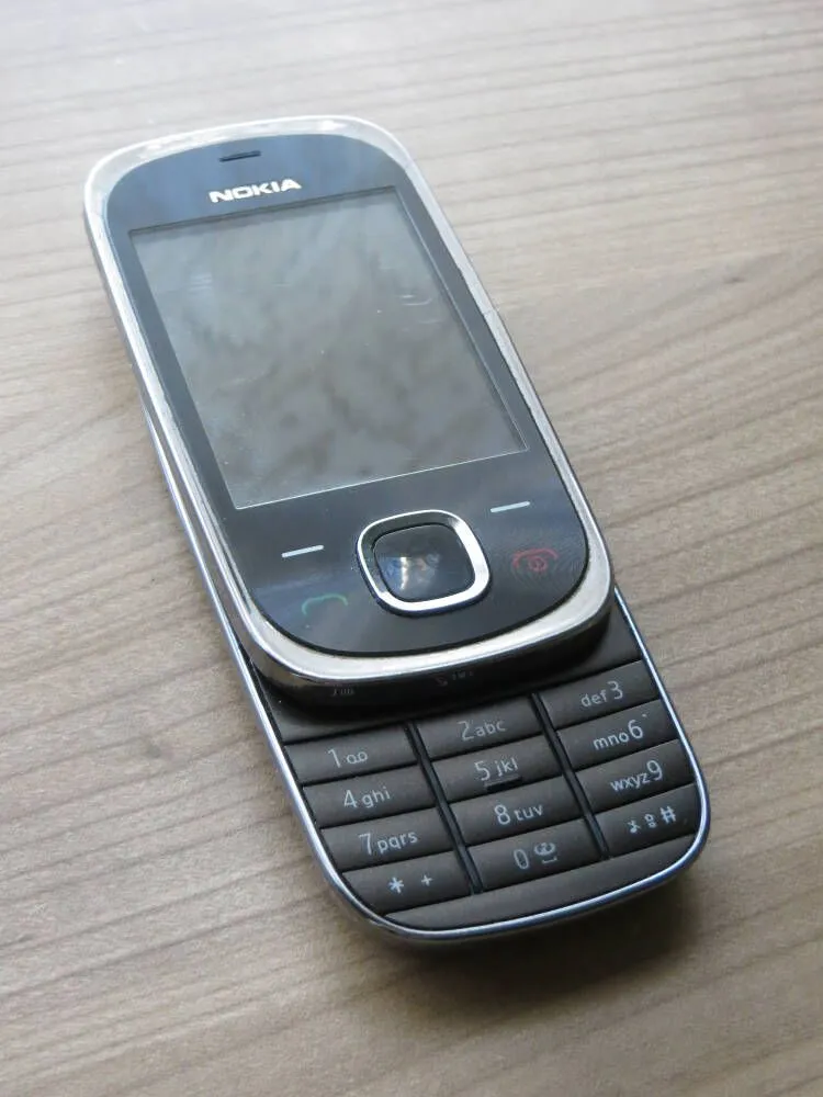 Nokia 7230 abierto