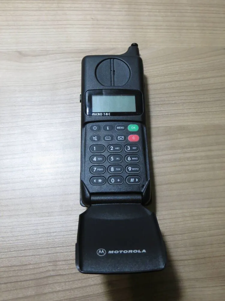 Motorola International 7500 abierto