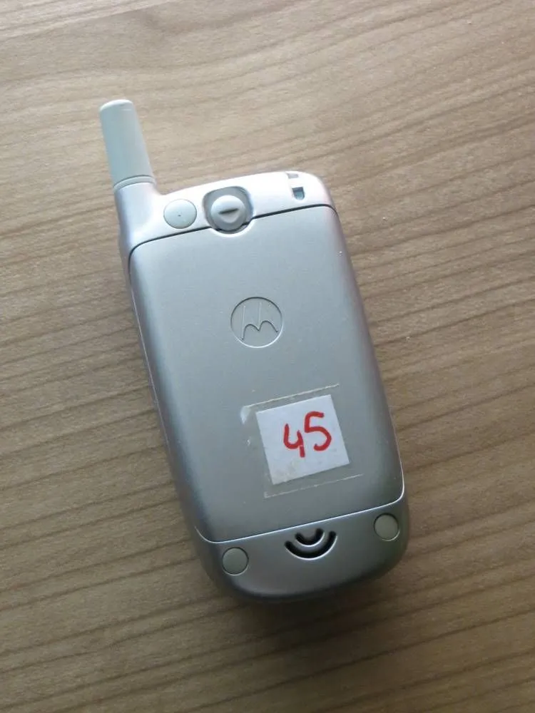 Parte trasera Motorola V171