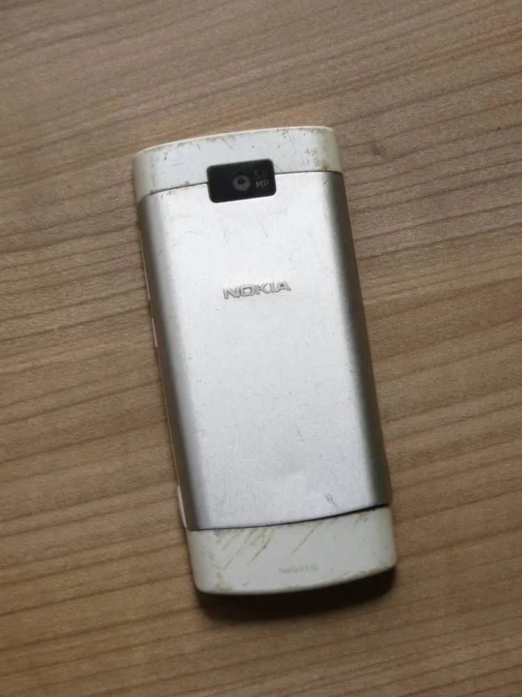 Parte trasera Nokia X3-02