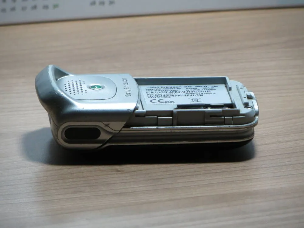 Lateral Sony Ericsson Z530i